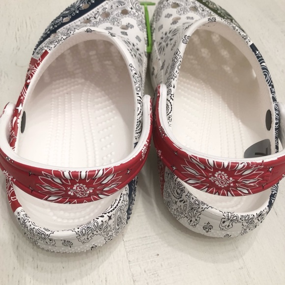 CROCS Classic Bandana White Multicolor Clogs Unisex Sz W7-M5 NWT - Picture 14 of 16